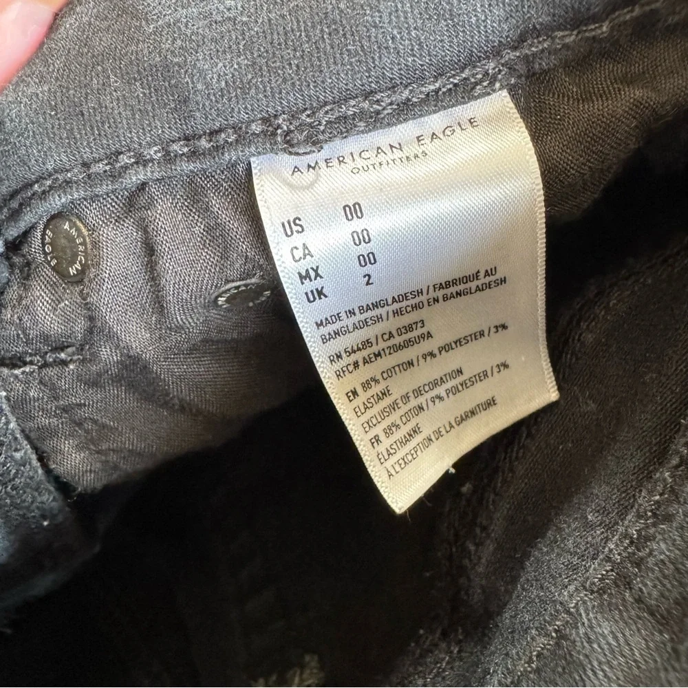 AEO Solid Black Denim Midi Shorts Jeans 00